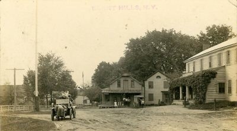 Kingsley and Lakehill Roads, early 20th century. Photo provided.