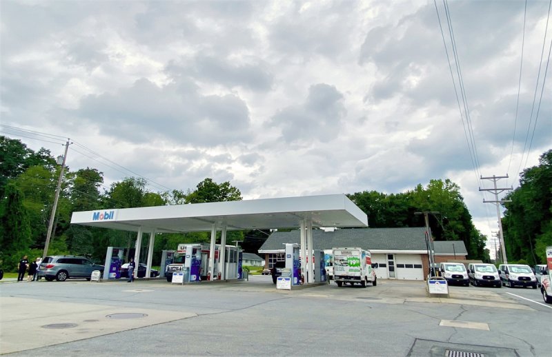 Mobil station on Marion Ave. on Aug. 22, 2022. Photo by Thomas Dimopoulos.