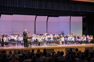 Maple Ave Middle School premieres ‘The Gift Forever Ours’ In Honor of Longtime Music Teacher ‘Ro’ Koch
