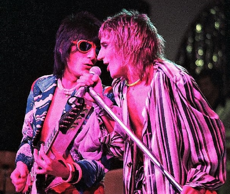 Every Picture Tells a Story: Rod Stewart, joined by Ronnie Wood.