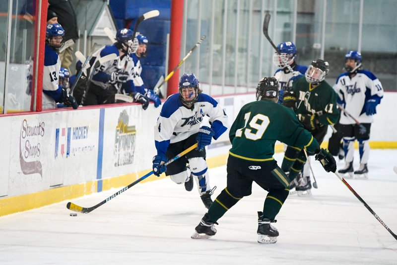 Saratoga Blue Streaks varsity hockey team in the Don Kauth Memorial 2019 Tournament. Photo by Super Source Media.