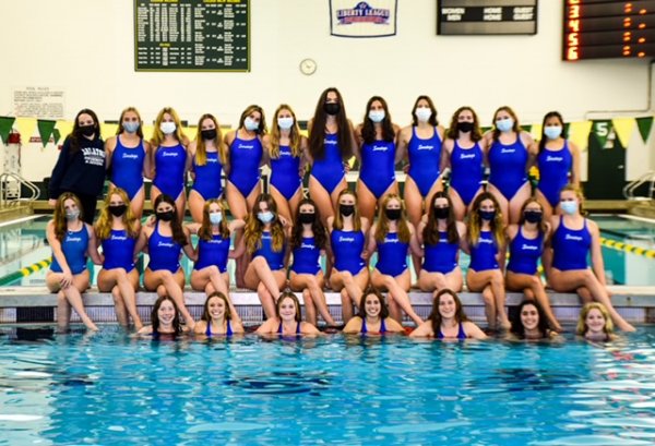 Saratoga Girls Varsity Swim and Dive Team 2021-2022. Photo by Melissa Cartier.