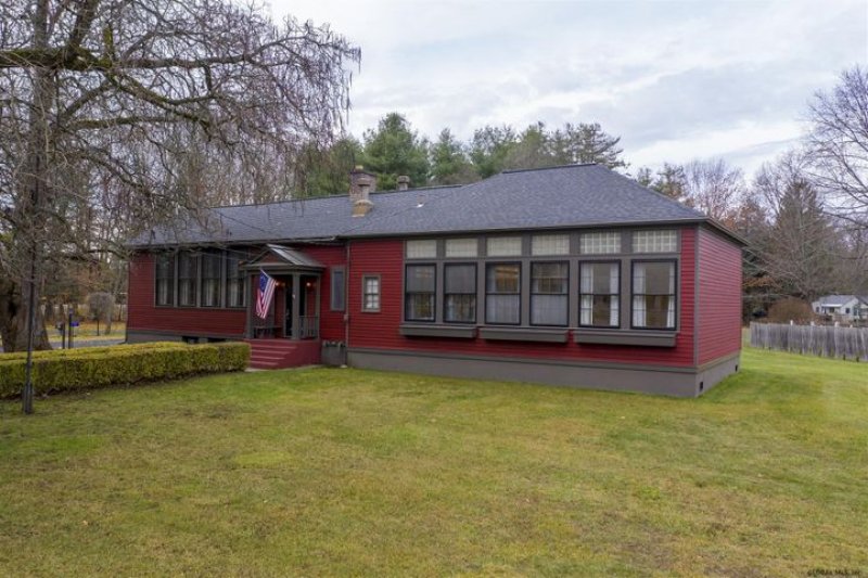 331 West Ave Saratoga Springs • $890,000