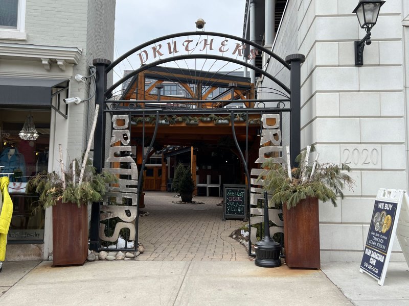 The entrance of Druthers’ Saratoga Springs location.