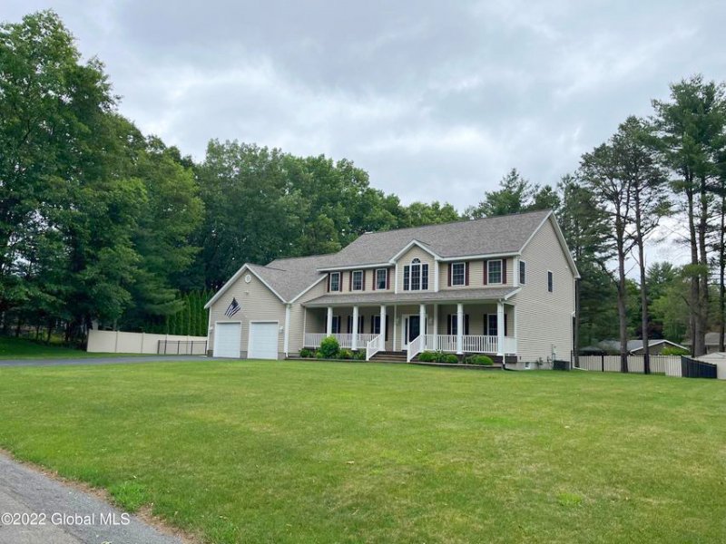 4 Paddington Dr., Saratoga Springs listed with Roohan Realty and sold for $750,000.